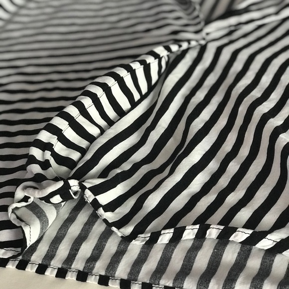 Striped Crop Top - Picture 2 of 5